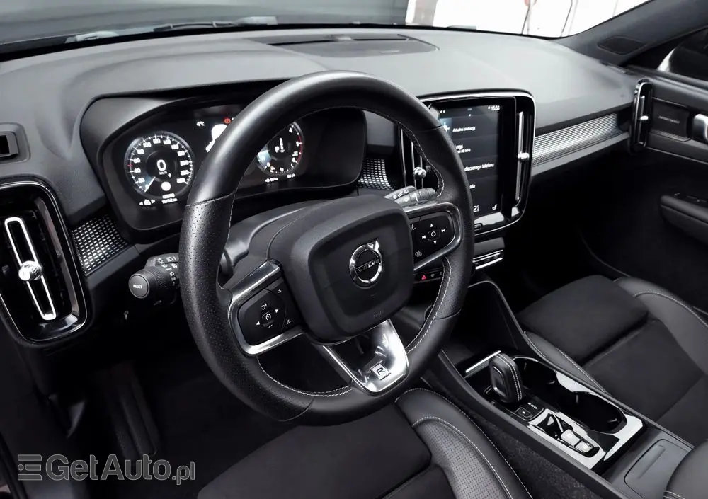 VOLVO XC 40 D4 AWD R-Design
