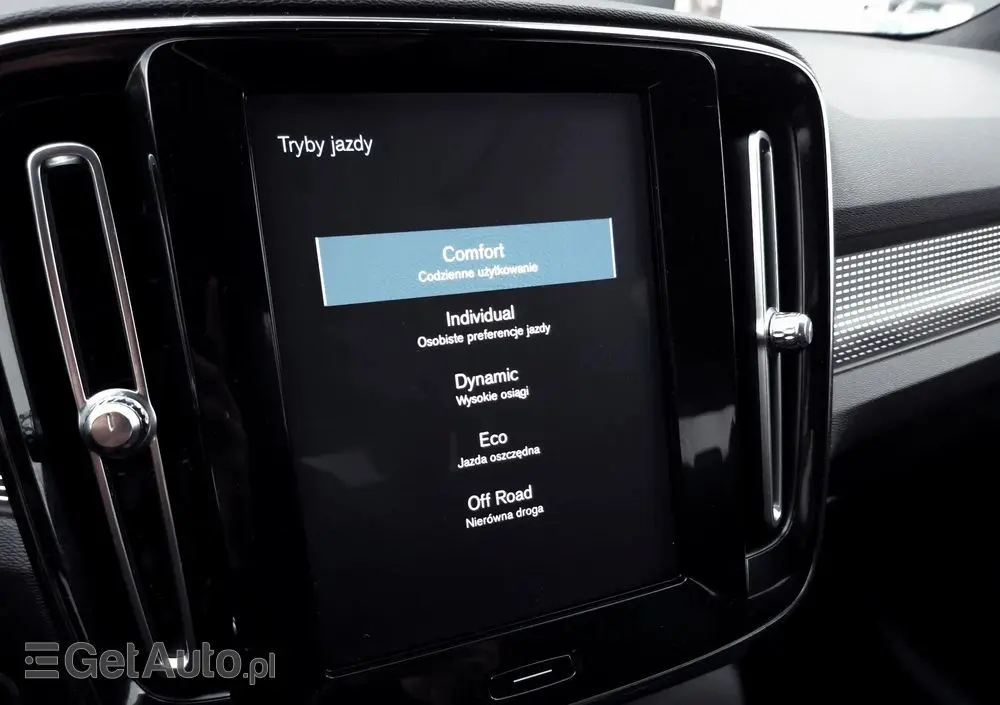 VOLVO XC 40 D4 AWD R-Design