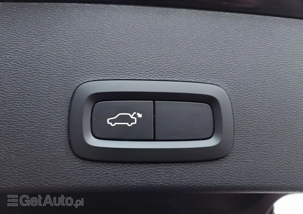 VOLVO XC 40 D4 AWD R-Design