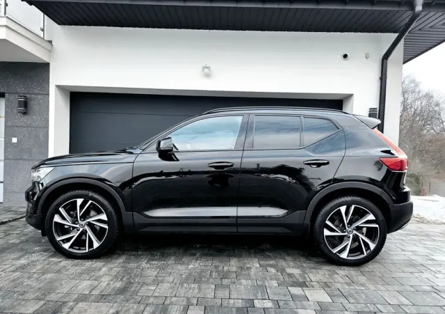 VOLVO XC 40 D4 AWD R-Design