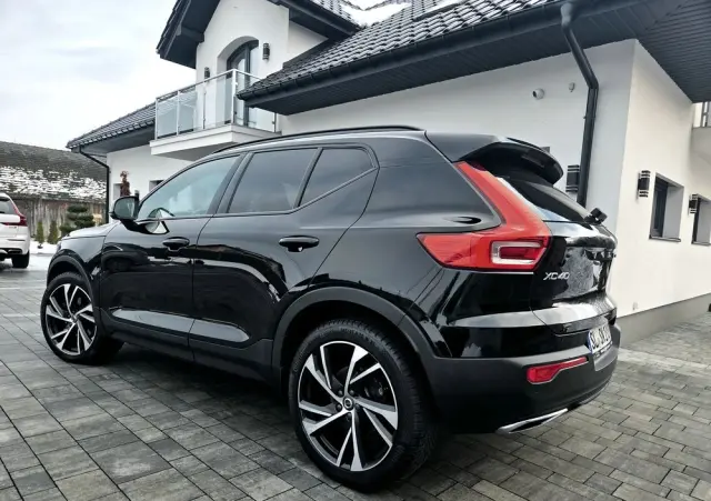 VOLVO XC 40 D4 AWD R-Design