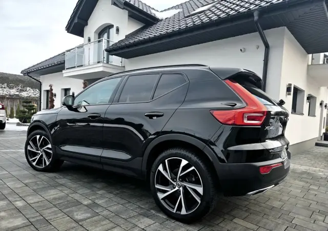 VOLVO XC 40 D4 AWD R-Design