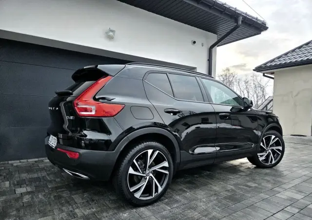 VOLVO XC 40 D4 AWD R-Design