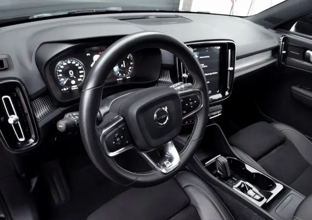 VOLVO XC 40 D4 AWD R-Design