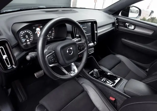 VOLVO XC 40 D4 AWD R-Design