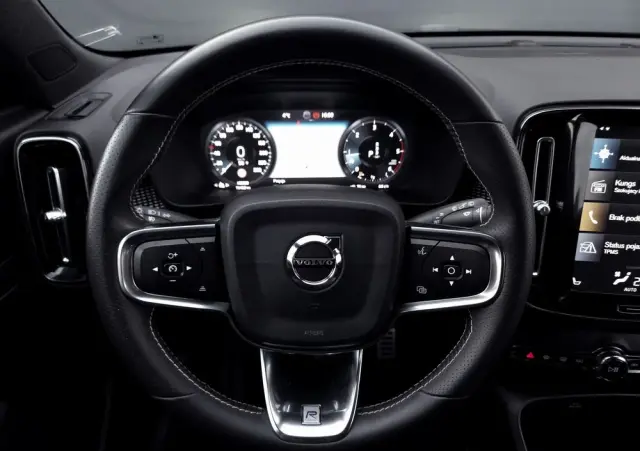 VOLVO XC 40 D4 AWD R-Design