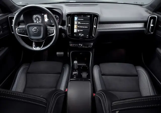 VOLVO XC 40 D4 AWD R-Design