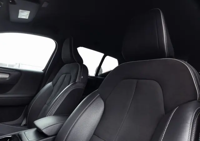 VOLVO XC 40 D4 AWD R-Design