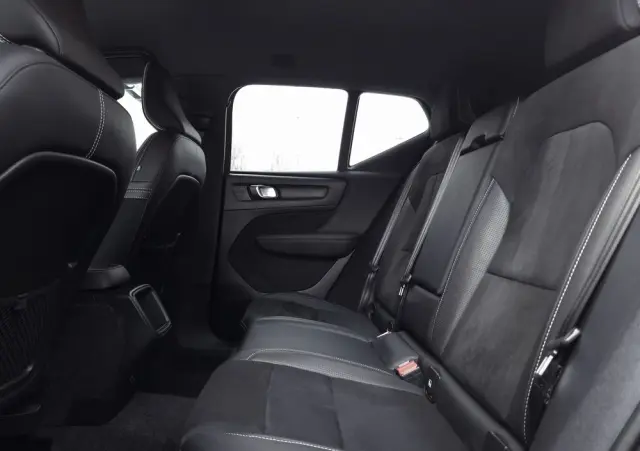 VOLVO XC 40 D4 AWD R-Design