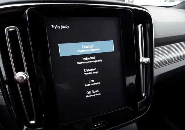 VOLVO XC 40 D4 AWD R-Design