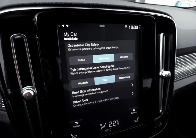 VOLVO XC 40 D4 AWD R-Design