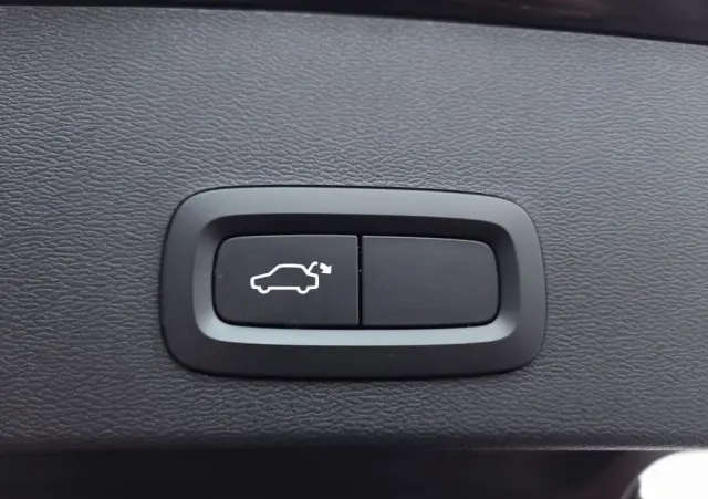 VOLVO XC 40 D4 AWD R-Design