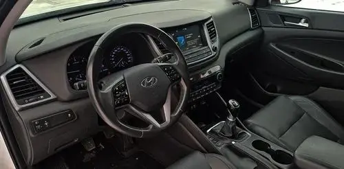 HYUNDAI Tucson 