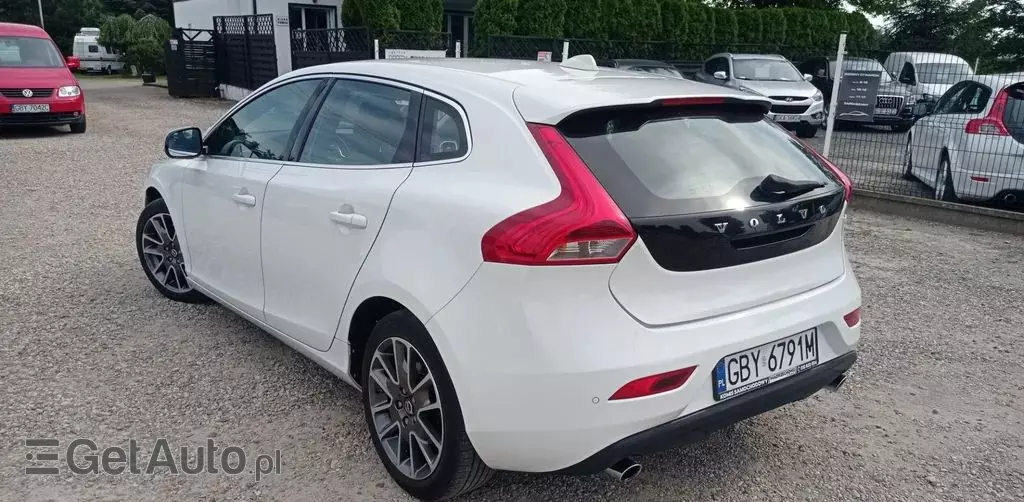 VOLVO V40 