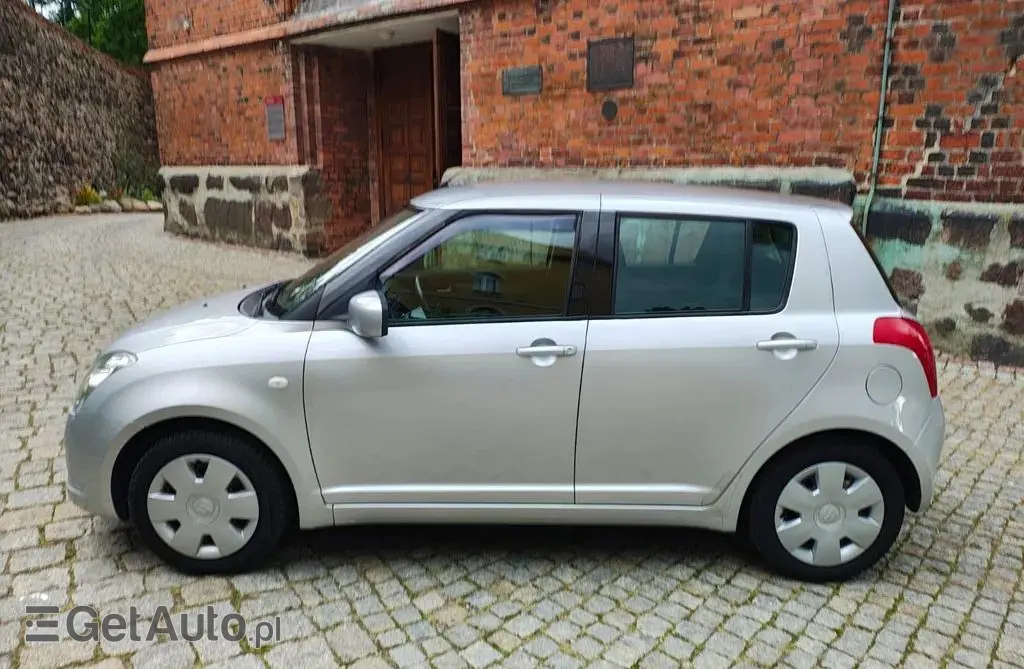 SUZUKI Swift 