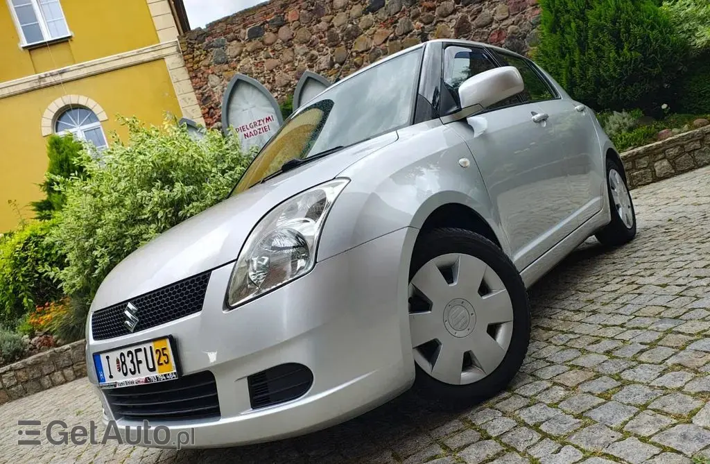 SUZUKI Swift 