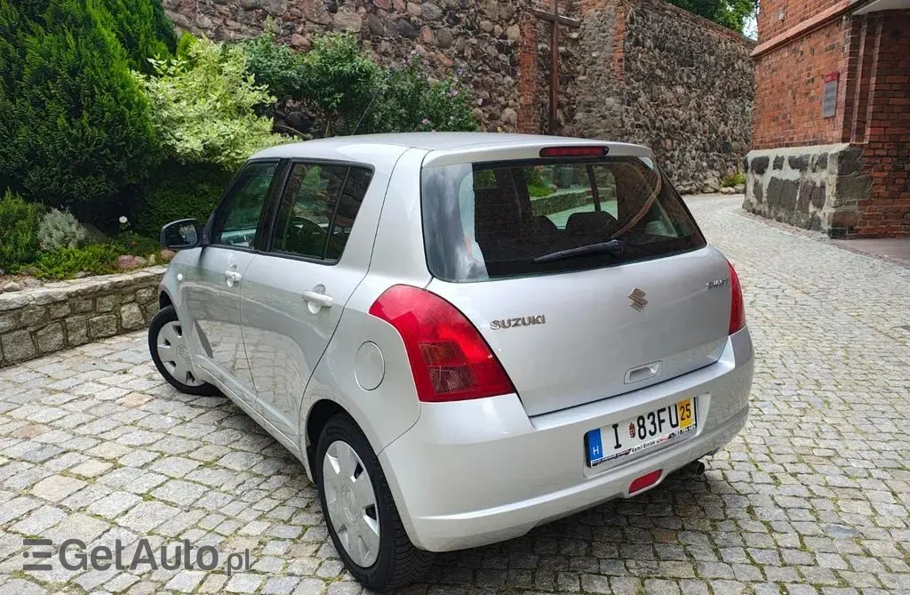 SUZUKI Swift 