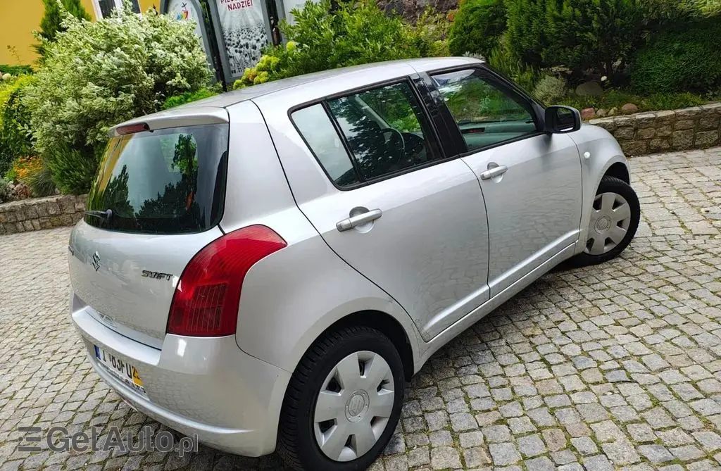 SUZUKI Swift 