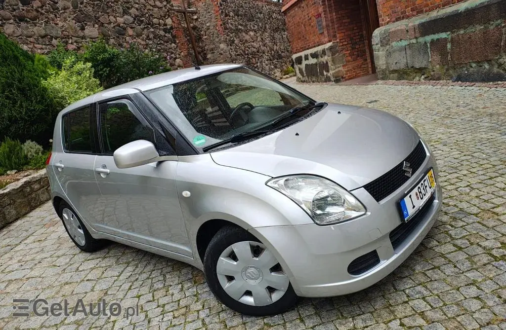 SUZUKI Swift 