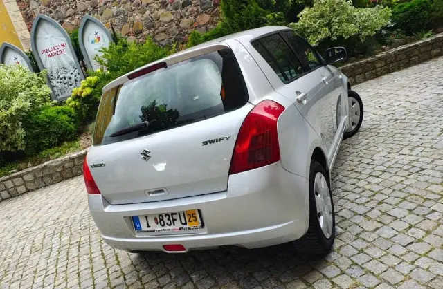 SUZUKI Swift 