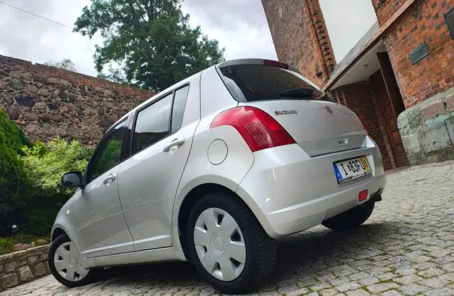 SUZUKI Swift 