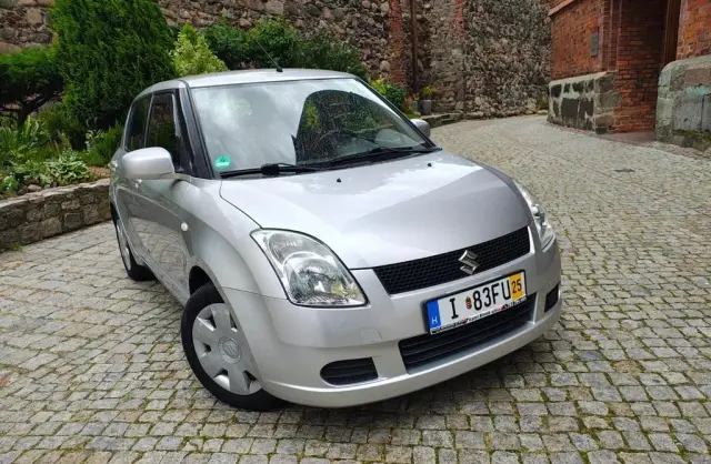 SUZUKI Swift 