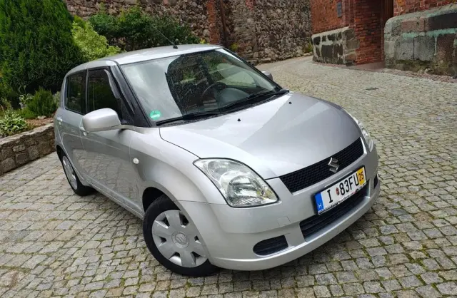 SUZUKI Swift 