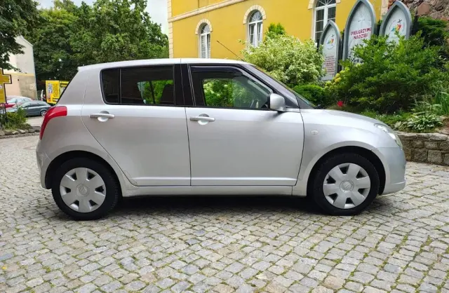 SUZUKI Swift 