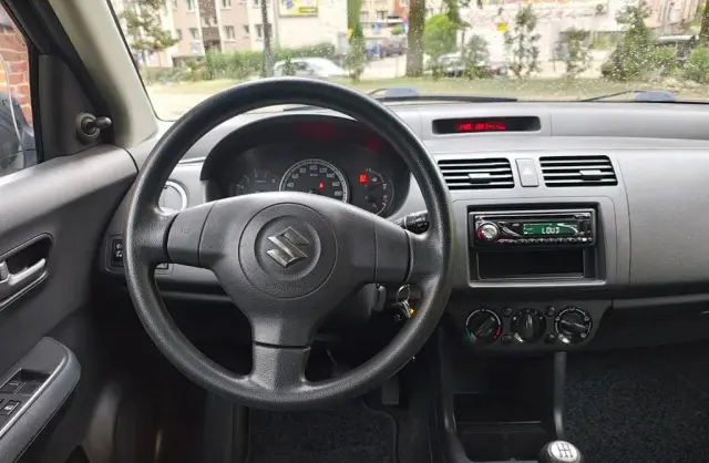 SUZUKI Swift 