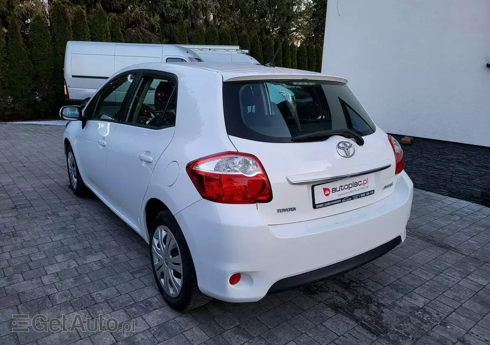 TOYOTA Auris 