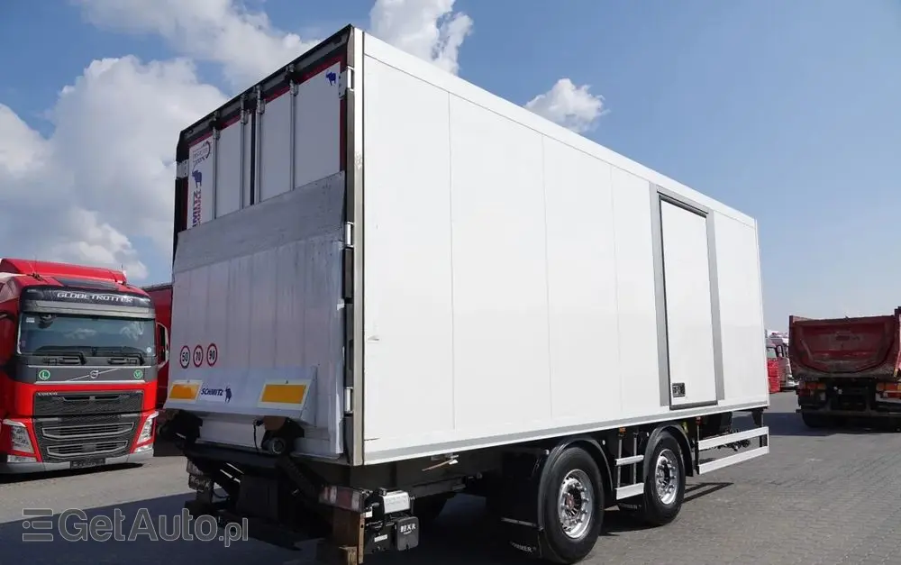 SCHMITZ CARGOBULL PRZYCZEPA  CHŁODNIA / CARIER SUPRA 1250 MT  / WINDA BAR / SAF 