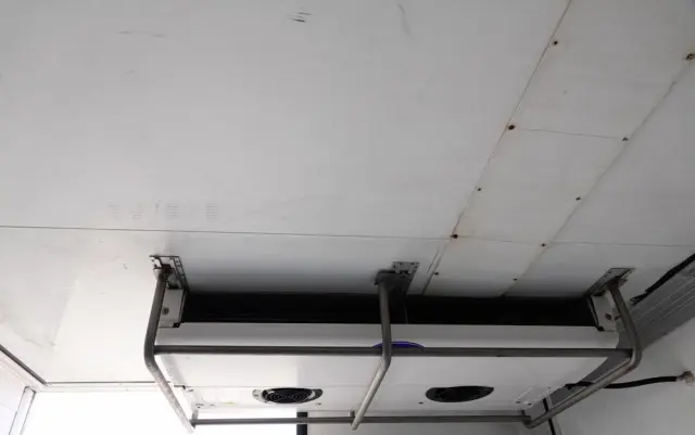 SCHMITZ CARGOBULL PRZYCZEPA  CHŁODNIA / CARIER SUPRA 1250 MT  / WINDA BAR / SAF 