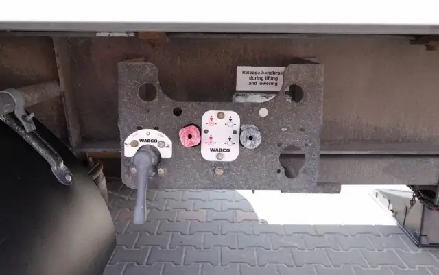 SCHMITZ CARGOBULL PRZYCZEPA  CHŁODNIA / CARIER SUPRA 1250 MT  / WINDA BAR / SAF 