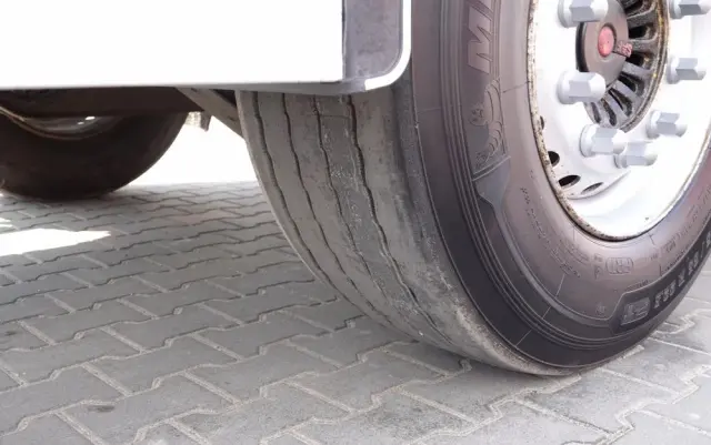 SCHMITZ CARGOBULL PRZYCZEPA  CHŁODNIA / CARIER SUPRA 1250 MT  / WINDA BAR / SAF 