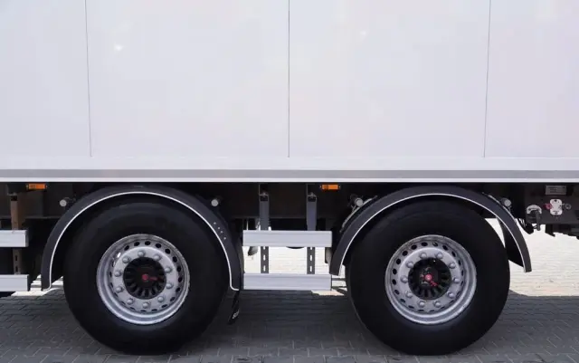 SCHMITZ CARGOBULL PRZYCZEPA  CHŁODNIA / CARIER SUPRA 1250 MT  / WINDA BAR / SAF 