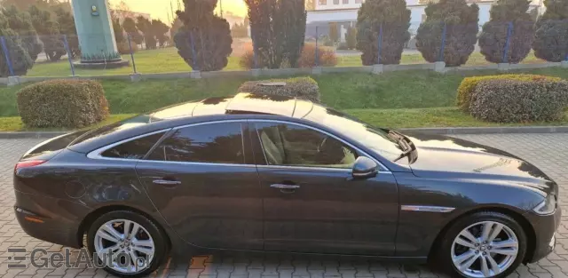 JAGUAR XJ 