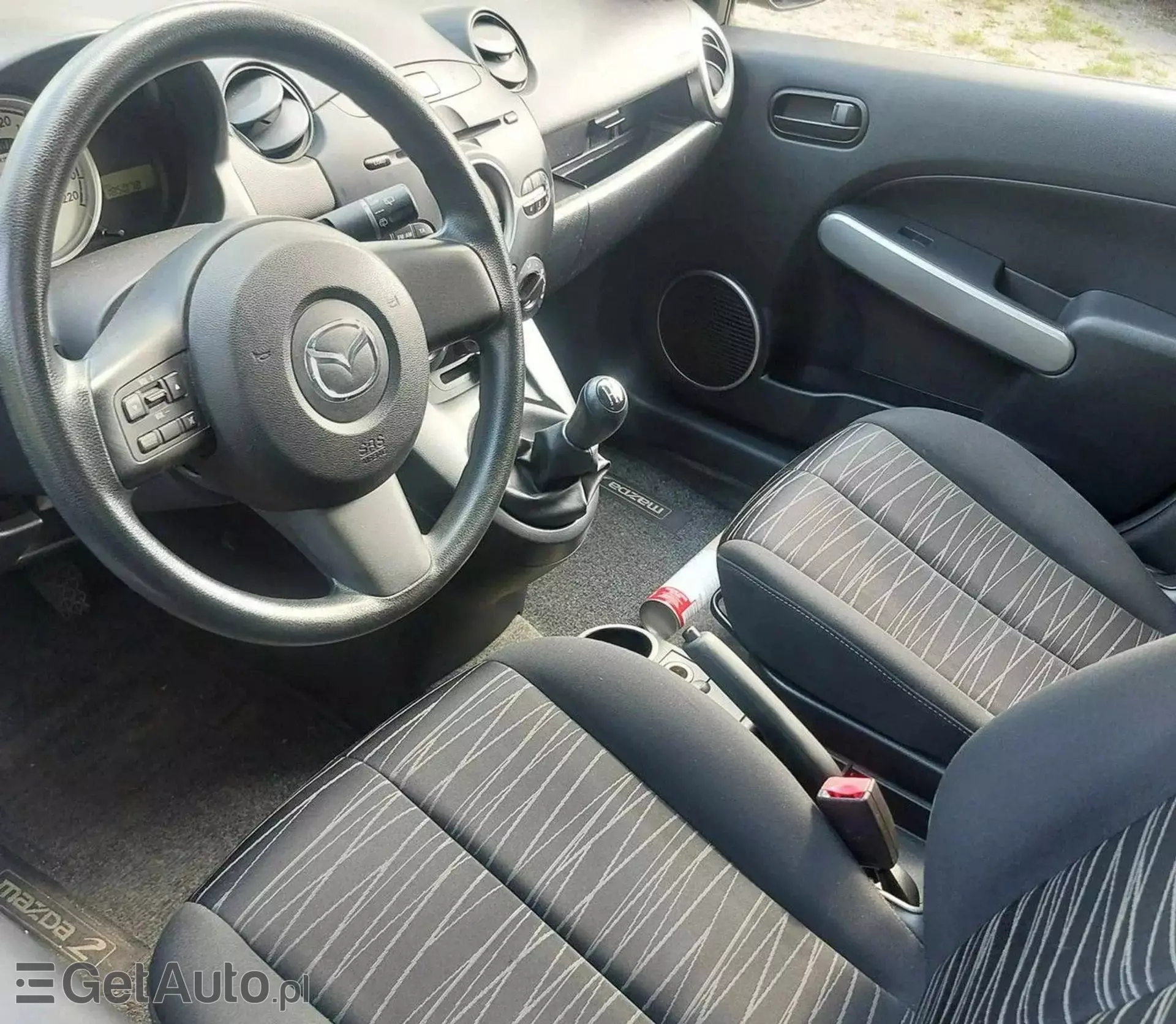 MAZDA 2 