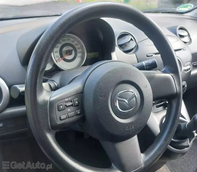 MAZDA 2 