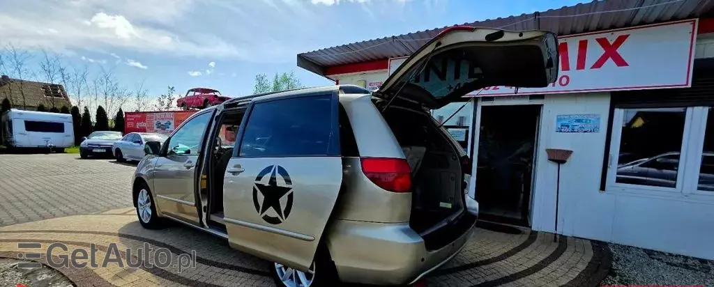 TOYOTA Sienna 