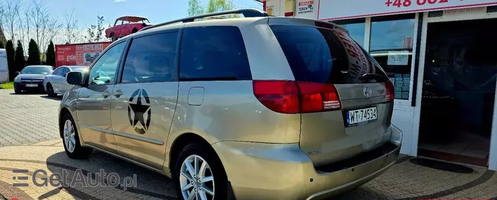 TOYOTA Sienna 