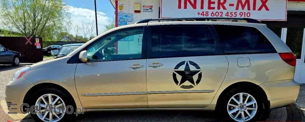TOYOTA Sienna 