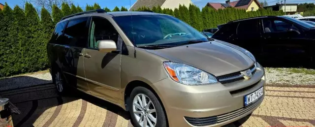 TOYOTA Sienna 