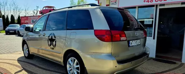 TOYOTA Sienna 