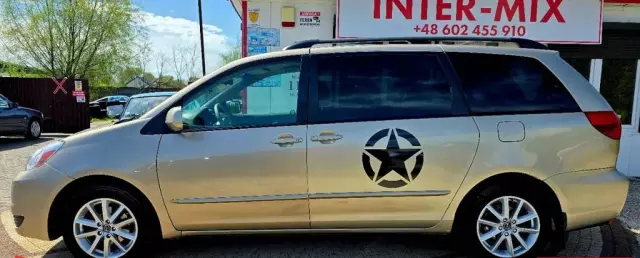 TOYOTA Sienna 