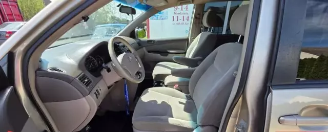 TOYOTA Sienna 
