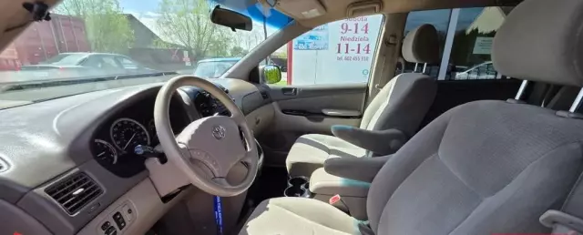TOYOTA Sienna 