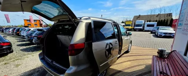 TOYOTA Sienna 