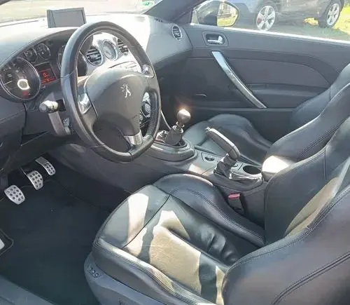 PEUGEOT RCZ 