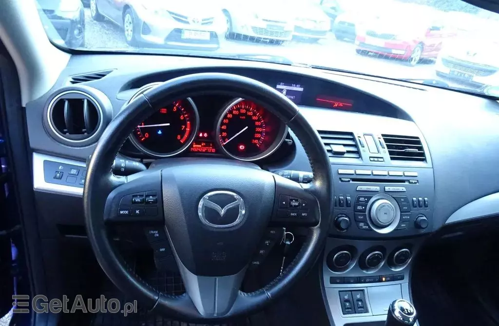 MAZDA 3 