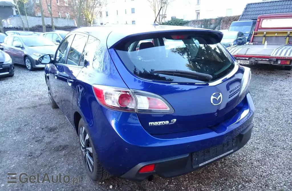 MAZDA 3 